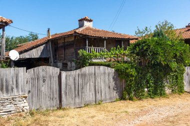 Bulgaristan 'ın Burgaz Bölgesi' nin tarihi Brashlyan kasabasında 19. yüzyıldan kalma eski evler