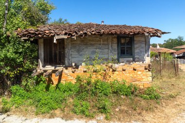 Bulgaristan 'ın Burgaz Bölgesi' nin tarihi Brashlyan kasabasında 19. yüzyıldan kalma eski evler