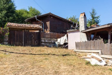 Bulgaristan 'ın Burgaz Bölgesi' nin tarihi Brashlyan kasabasında 19. yüzyıldan kalma eski evler