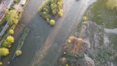 Bulgaristan 'ın Filibe kenti Maritsa nehri ve panoramasının şaşırtıcı hava manzarası 