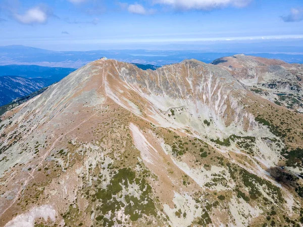 ブルガリアのムサラ山頂付近のリラ山の素晴らしい空中ビュー — ストック写真