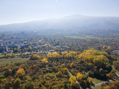 Bulgaristan 'ın Sofya kentindeki South Park' ın şaşırtıcı Sonbahar manzarası