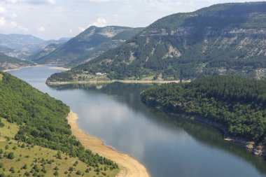 Bulgaristan 'ın Arda Nehri kıvrımlı ve Kardzhali Barajı' nın inanılmaz manzarası