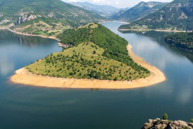Bulgaristan 'ın Arda Nehri kıvrımlı ve Kardzhali Barajı' nın inanılmaz manzarası