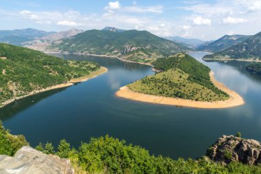 Bulgaristan 'ın Arda Nehri kıvrımlı ve Kardzhali Barajı' nın inanılmaz manzarası