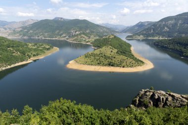 Bulgaristan 'ın Arda Nehri kıvrımlı ve Kardzhali Barajı' nın inanılmaz manzarası