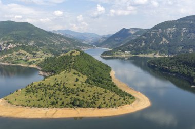 Bulgaristan 'ın Arda Nehri kıvrımlı ve Kardzhali Barajı' nın inanılmaz manzarası