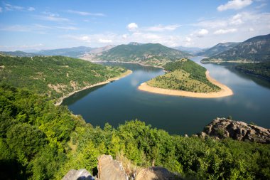 Bulgaristan 'ın Arda Nehri kıvrımlı ve Kardzhali Barajı' nın inanılmaz manzarası