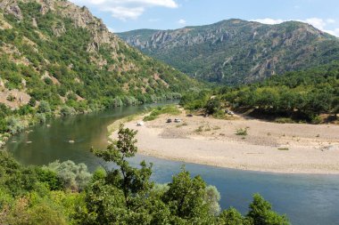 Bulgaristan 'ın Haskovo bölgesinin Madzharovo kenti yakınlarındaki Arda Nehri kıvrımlı