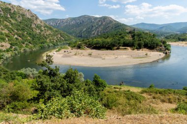 Bulgaristan 'ın Haskovo bölgesinin Madzharovo kenti yakınlarındaki Arda Nehri kıvrımlı