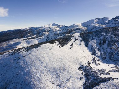 Bulgaristan 'ın Malyovitsa zirvesi yakınlarındaki Rila Dağı' nın şaşırtıcı kış manzarası
