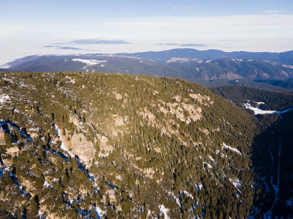 Fantastiskt Flygande Vinter Landskap Rila Mountain Nära Malyovitsa Topp Bulgarien — Stockfoto