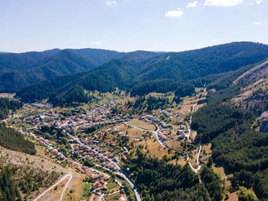 Bulgaristan 'ın Smolyan Bölgesi, Trigrad köyünün hava manzarası
