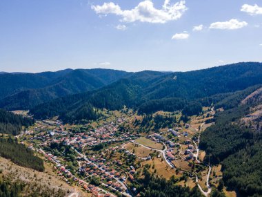 Bulgaristan 'ın Smolyan Bölgesi, Trigrad köyünün hava manzarası