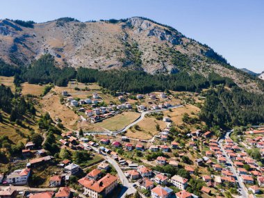 Bulgaristan 'ın Smolyan Bölgesi, Trigrad köyünün hava manzarası