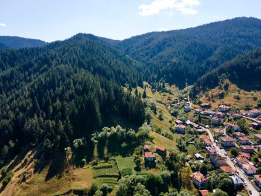 Bulgaristan 'ın Smolyan Bölgesi, Trigrad köyünün hava manzarası