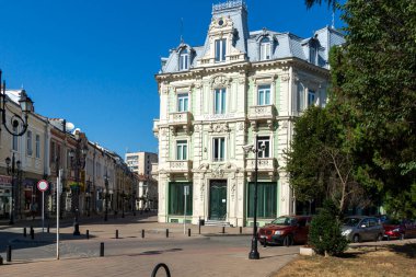 RUSE, BULGARIA -15 Ağustos 2021: Bulgaristan 'ın Rusçuk kentinin merkezinde Kniaz Alexander Battenberg Meydanı