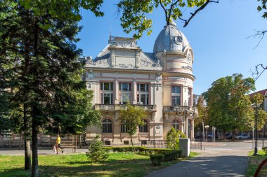 RUSE, BULGARIA -15 Ağustos 2021: Bulgaristan 'ın Rusçuk kentinin merkezinde Kniaz Alexander Battenberg Meydanı