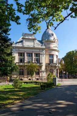 RUSE, BULGARIA -15 Ağustos 2021: Bulgaristan 'ın Rusçuk kentinin merkezinde Kniaz Alexander Battenberg Meydanı