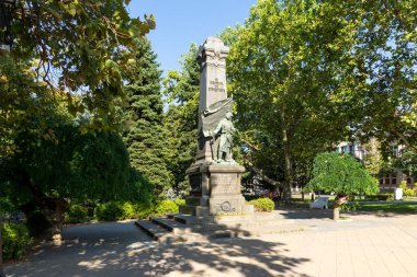 RUSE, BULGARIA -15 Ağustos 2021: Bulgaristan 'ın Rusçuk kentinin merkezinde Kniaz Alexander Battenberg Meydanı