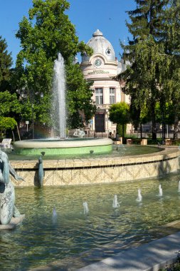 RUSE, BULGARIA -15 Ağustos 2021: Bulgaristan 'ın Rusçuk kentinin merkezinde Kniaz Alexander Battenberg Meydanı