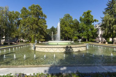 RUSE, BULGARIA -15 Ağustos 2021: Bulgaristan 'ın Rusçuk kentinin merkezinde Kniaz Alexander Battenberg Meydanı
