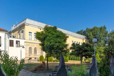 RUSE, BULGARIA -15 Ağustos 2021: Bulgaristan 'ın Rusçuk kentinin merkezinde Kniaz Alexander Battenberg Meydanı