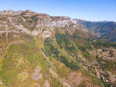 Ochindol, Vratsa bölgesi, Balkan Dağları, Bulgaristan yakınlarındaki Iskar Nehri Boğazı 'nın hava manzarası