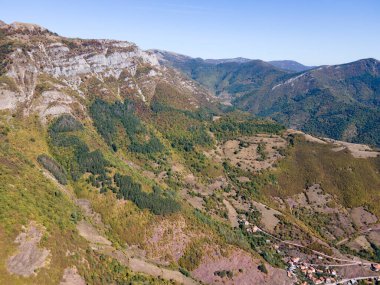 Ochindol, Vratsa bölgesi, Balkan Dağları, Bulgaristan yakınlarındaki Iskar Nehri Boğazı 'nın hava manzarası