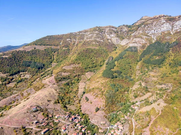 Ochindol, Vratsa bölgesi, Balkan Dağları, Bulgaristan yakınlarındaki Iskar Nehri Boğazı 'nın hava manzarası