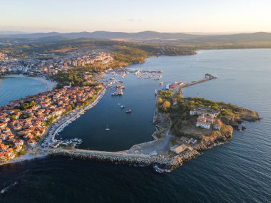 Bulgaristan 'ın Burgaz Bölgesi' nin eski Sozopol kentinin hava gün batımı manzarası