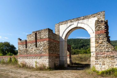 Bulgaristan 'ın Lomets, Lovech bölgesi yakınlarındaki Sostra antik Roma kalesinin kalıntıları