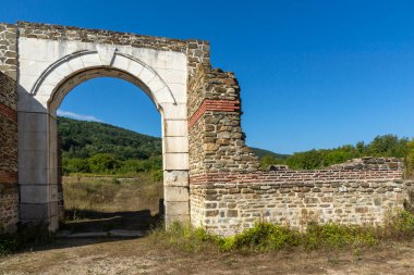 Bulgaristan 'ın Lomets, Lovech bölgesi yakınlarındaki Sostra antik Roma kalesinin kalıntıları