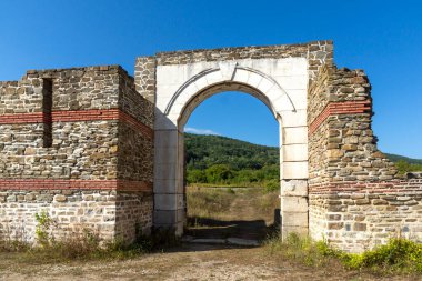 Bulgaristan 'ın Lomets, Lovech bölgesi yakınlarındaki Sostra antik Roma kalesinin kalıntıları