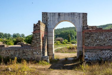 Bulgaristan 'ın Lomets, Lovech bölgesi yakınlarındaki Sostra antik Roma kalesinin kalıntıları