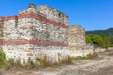 Bulgaristan 'ın Lomets, Lovech bölgesi yakınlarındaki Sostra antik Roma kalesinin kalıntıları