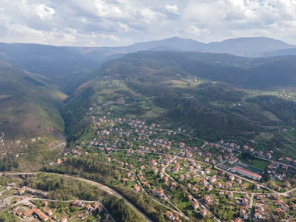 Iskar Nehri ve Boğazı 'ndaki Lakatnik Kayaları' nın hava manzarası, Balkan Dağları, Bulgaristan