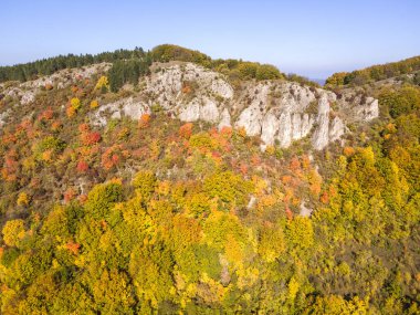 Bulgaristan 'ın Pernik bölgesindeki Erul Dağı' nın İnanılmaz Sonbahar Manzarası