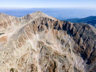 Bulgaristan 'ın Polezhan Tepesi yakınlarındaki Pirin Dağı' nın şaşırtıcı hava manzarası
