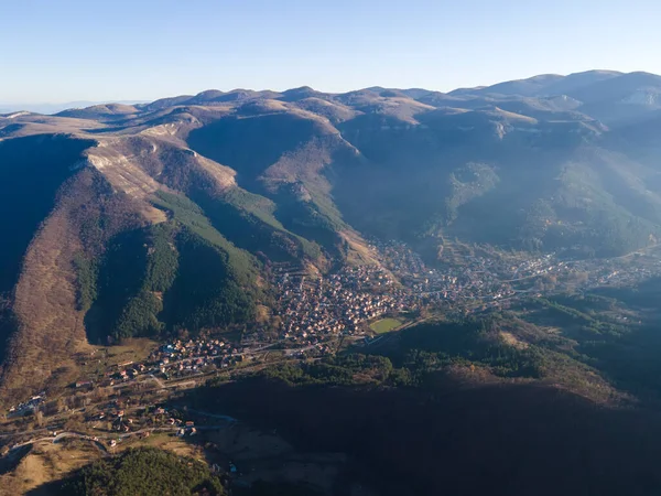 Increíble Paisaje Aéreo Otoñal Las Montañas Balcánicas Paso Vratsata Bulgaria — Foto de Stock