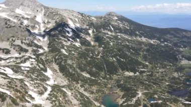 Bulgaristan 'ın Popovo Gölü yakınlarındaki Pirin Dağı' nın şaşırtıcı hava manzarası