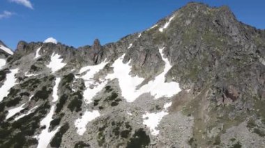 Bulgaristan 'ın Popovo Gölü yakınlarındaki Pirin Dağı' nın şaşırtıcı hava manzarası