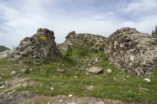 Ruiny Starożytnej Twierdzy Wyszehradzkiej Południowym Wybrzeżu Zbiornika Studen Kladenets Pobliżu — Zdjęcie stockowe