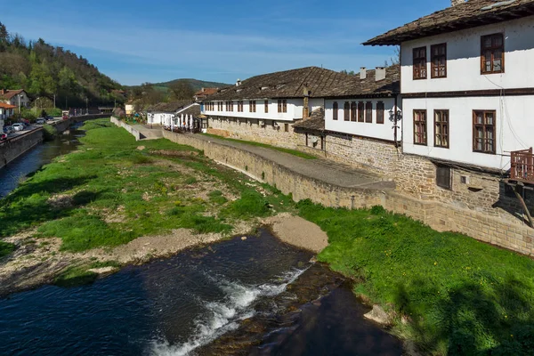 Tryavna Bulgaria 2021年5月3日 保加利亚加布罗沃地区Tryavna镇中心的典型街道 — 图库照片