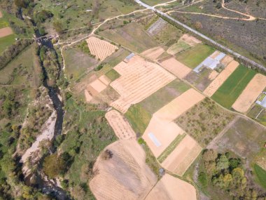 Bulgaristan 'ın Petrich Vadisi' nden geçen Strumeshnitsa nehrinin hava manzarası