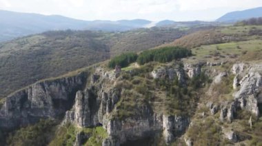 Iskar Nehri ve Boğazı 'ndaki Lakatnik Kayaları' nın hava manzarası, Balkan Dağları, Bulgaristan