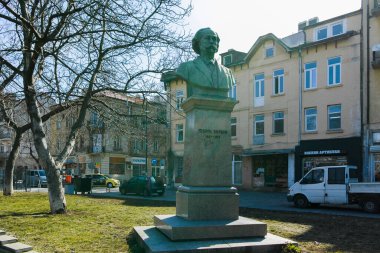 SOFYA, BULGARIA - 25 Şubat 2022: Bulgaristan 'ın başkenti Sofya' nın merkezindeki bayanlar pazarı eski Georgi Kirkov