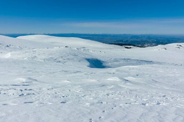 Bulgaristan 'ın Sofya kentinin Cherni Vrah zirvesi yakınlarındaki Vitosha Dağı' nın kış manzarası
