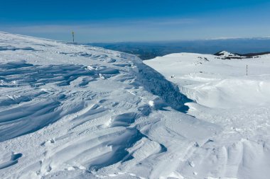 Bulgaristan 'ın Sofya kentinin Cherni Vrah zirvesi yakınlarındaki Vitosha Dağı' nın kış manzarası
