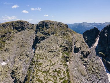 Bulgaristan 'ın Ürkütücü Göl yakınlarındaki Rila Dağı' nın şaşırtıcı hava manzarası